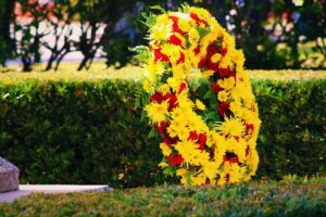 Entrega de coroa de flores para o Cemitério Parque das Cerejeiras - Avenida Parque das Cerejeiras, 300