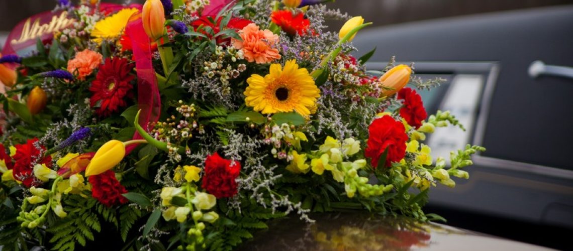 Coroa de flores Cemitério São Luiz - Rua Antônio de Sena, 82